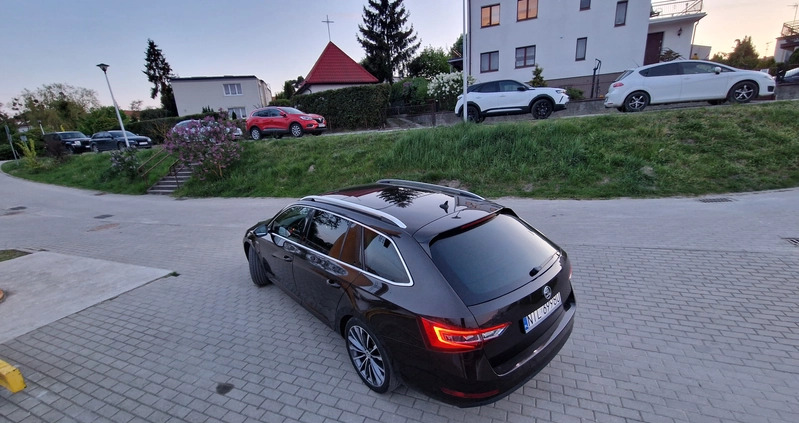 Skoda Superb cena 75000 przebieg: 277000, rok produkcji 2015 z Iława małe 67